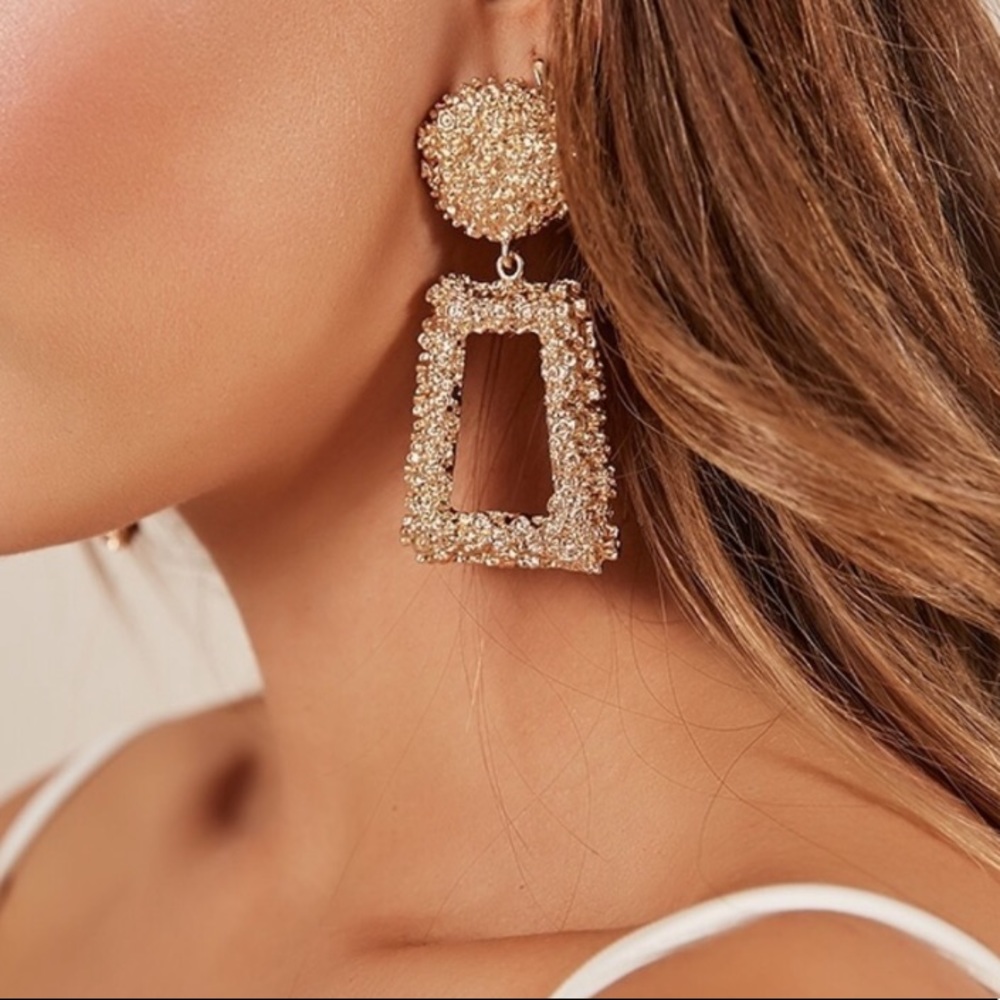 “Must Have” Statement Earrings - Picture 2 of 8